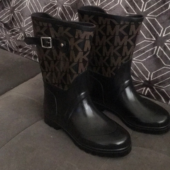 Michael Kors rain boots - Picture 1 of 3